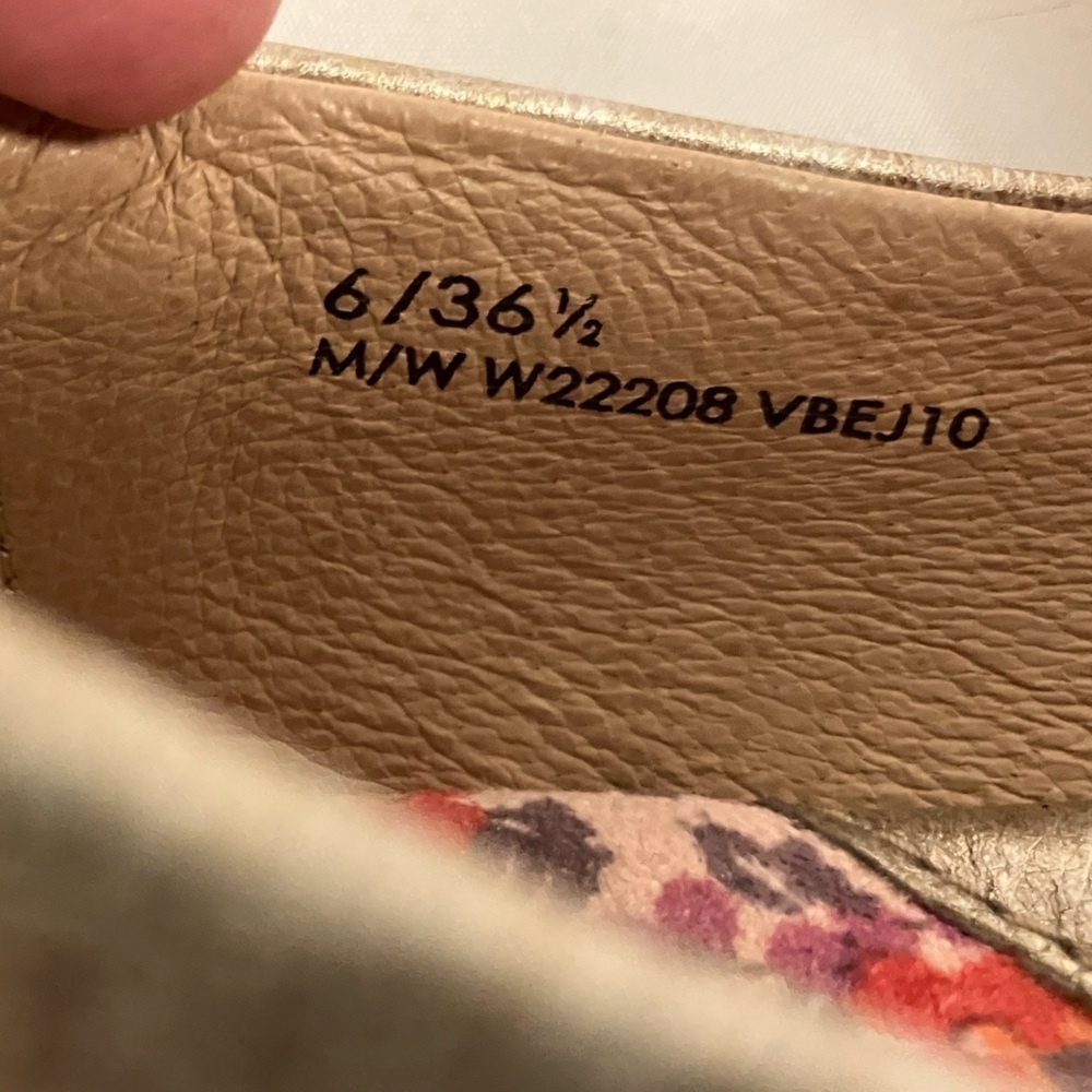 Born Leather Flats With Flower Metallic Arch Support Gold Size 6 - Picture 8 of 8